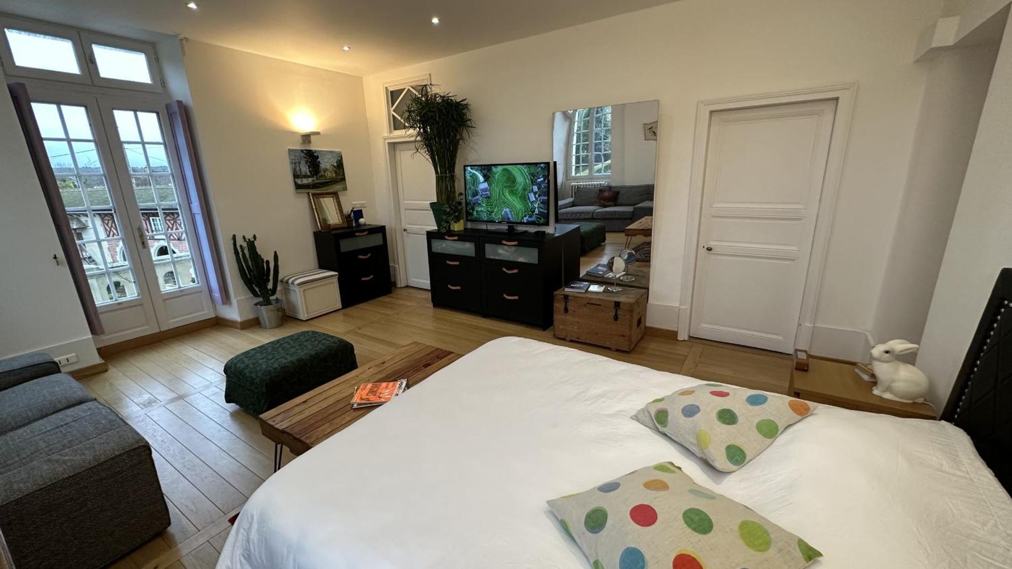 Le Prieure De Bed & Breakfast Buffon