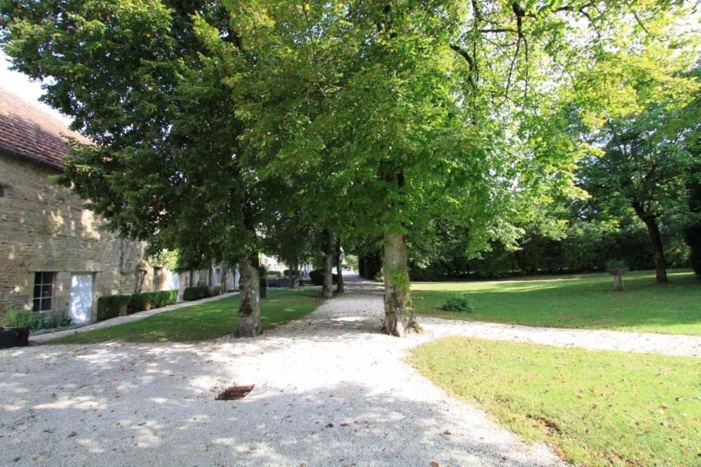 Le Prieure De Bed & Breakfast Buffon
