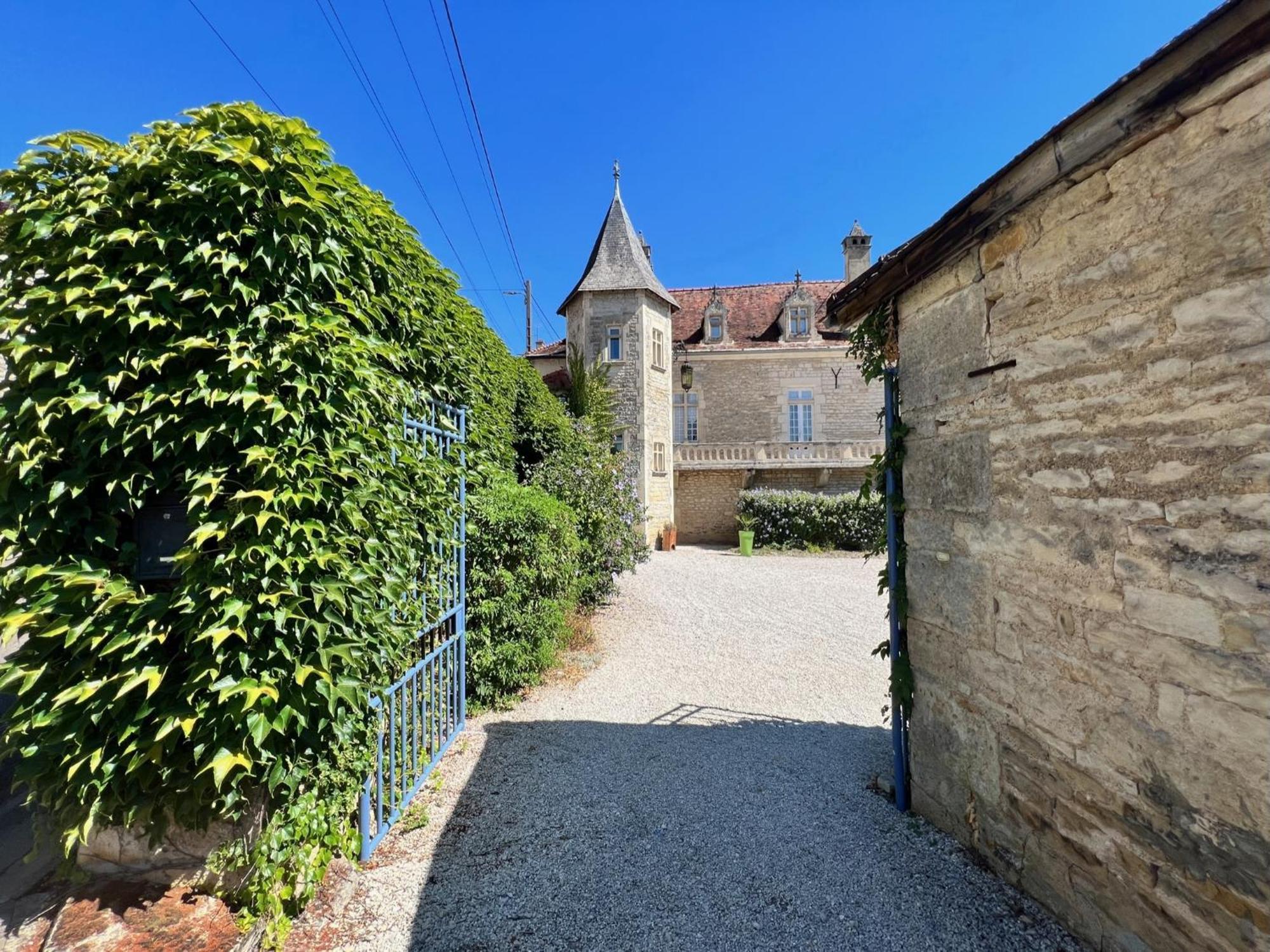 Le Prieure De Bed & Breakfast Buffon