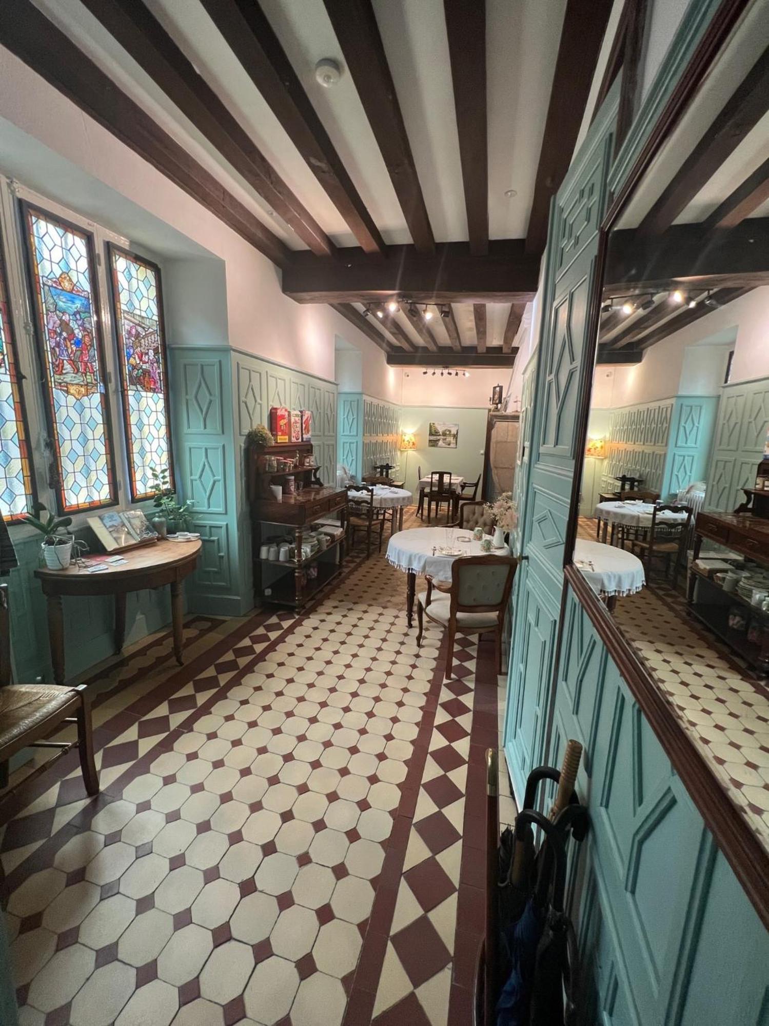 Le Prieure De Bed & Breakfast Buffon