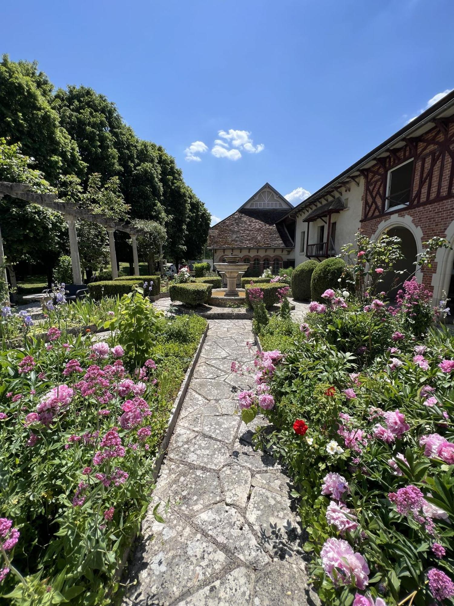 Le Prieure De Bed & Breakfast